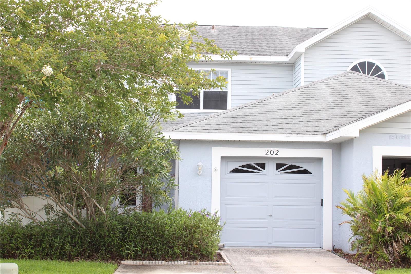 SUN KETCH TWNHMS AT CYPRESS LAKES - Residential