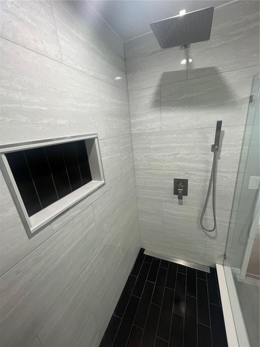 LEESBURG VILLAGE AT LAKE POINTE LT 66 PB 05 - Residential