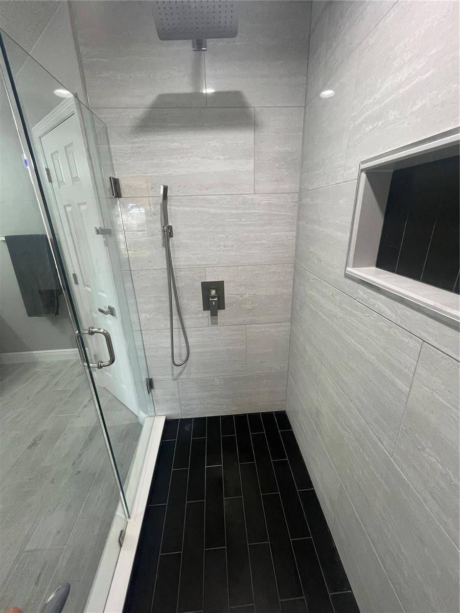 LEESBURG VILLAGE AT LAKE POINTE LT 66 PB 05 - Residential