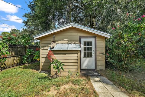 A home in EUSTIS