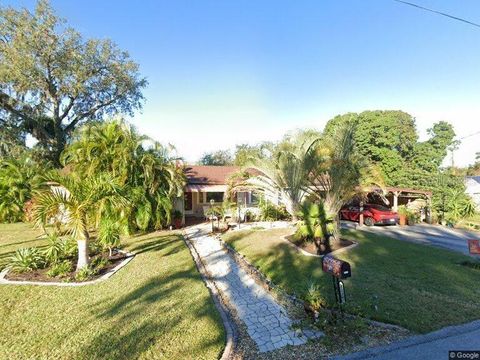 Photo of 2227 12th Street NW, Winter Haven, FL 33881 (MLS # L4962962)