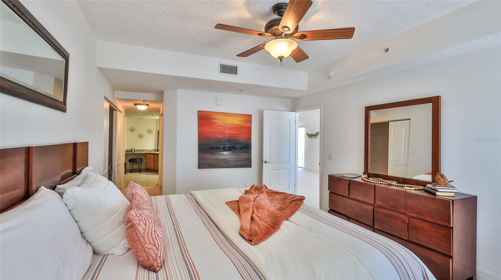 LA VISTA DEL SOL - Residential