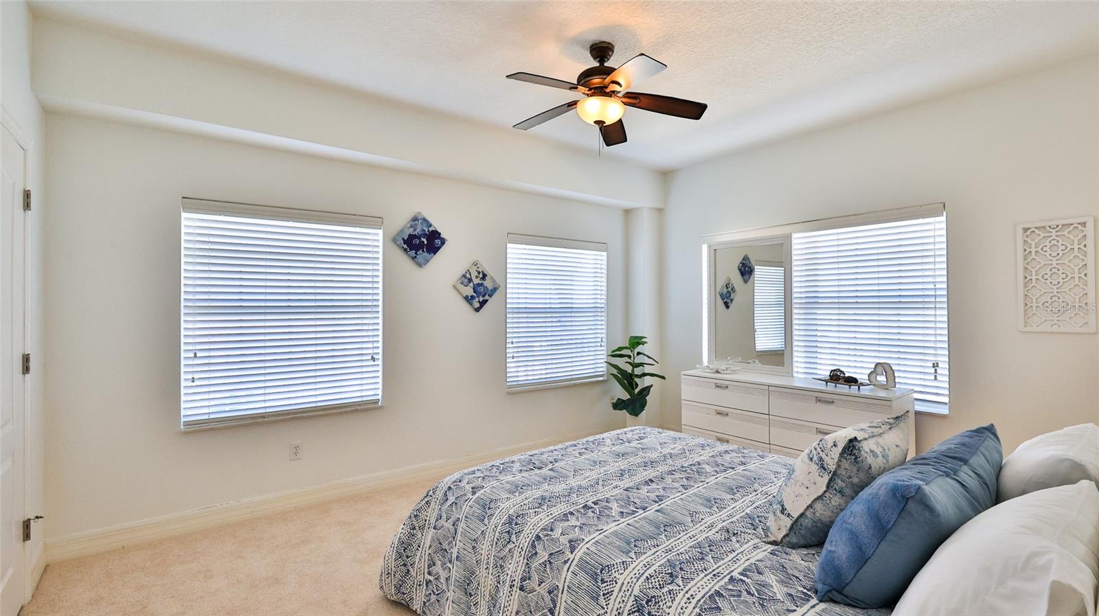 LA VISTA DEL SOL - Residential