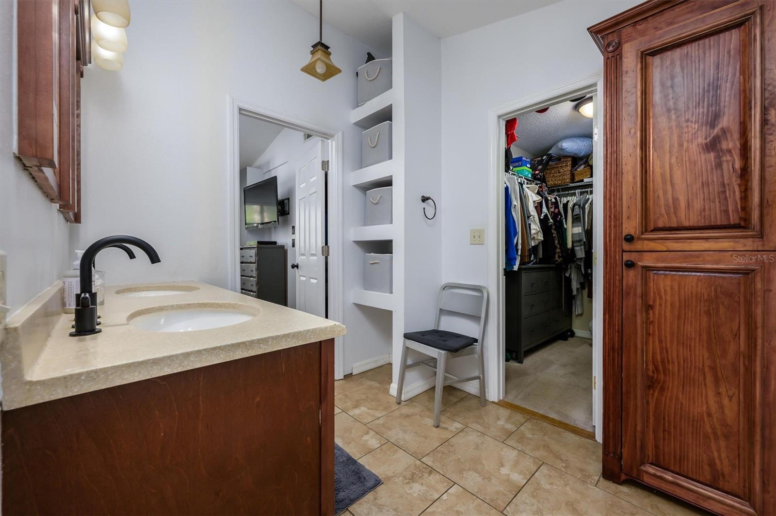 ROYAL OAKS ESTATE - Residential