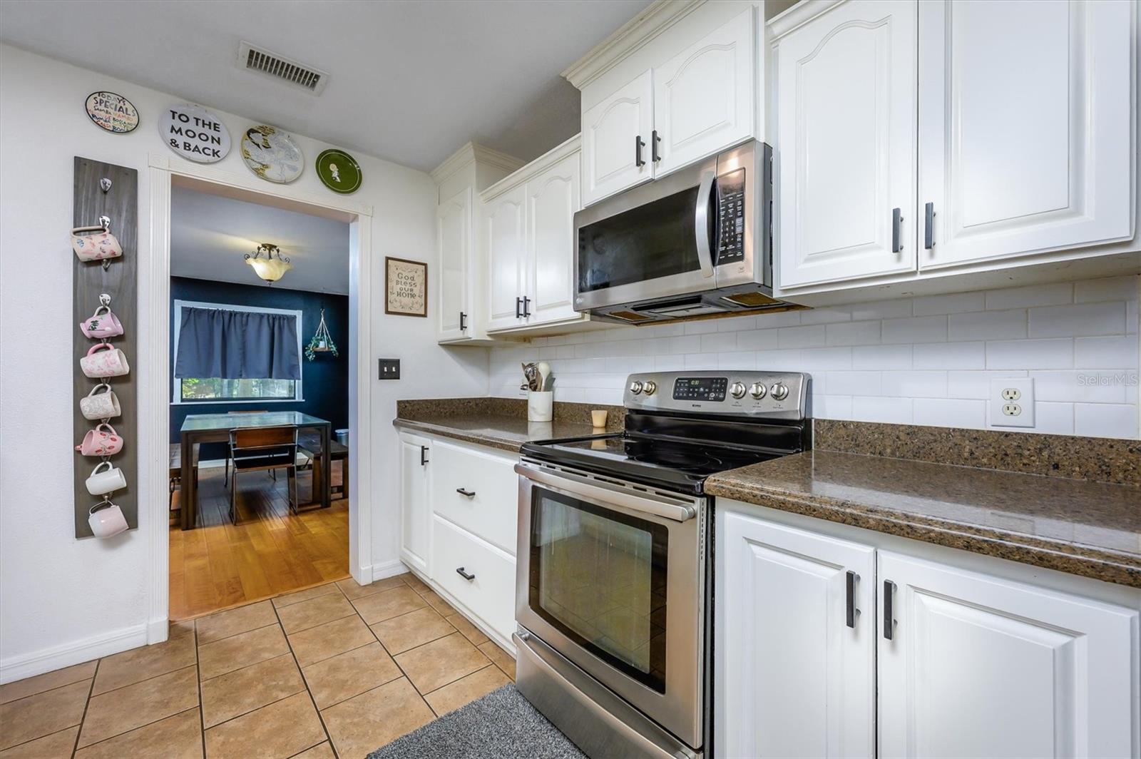 ROYAL OAKS ESTATE - Residential