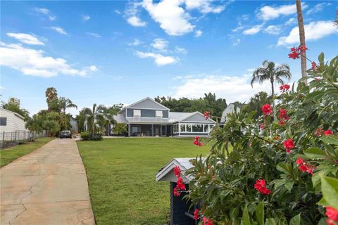 Photo of 711 N Indian River Drive, Cocoa, FL 32922 (MLS # TB8426996) Photo of 711 N Indian River Drive, Cocoa, FL 32922 (MLS # TB8426996)