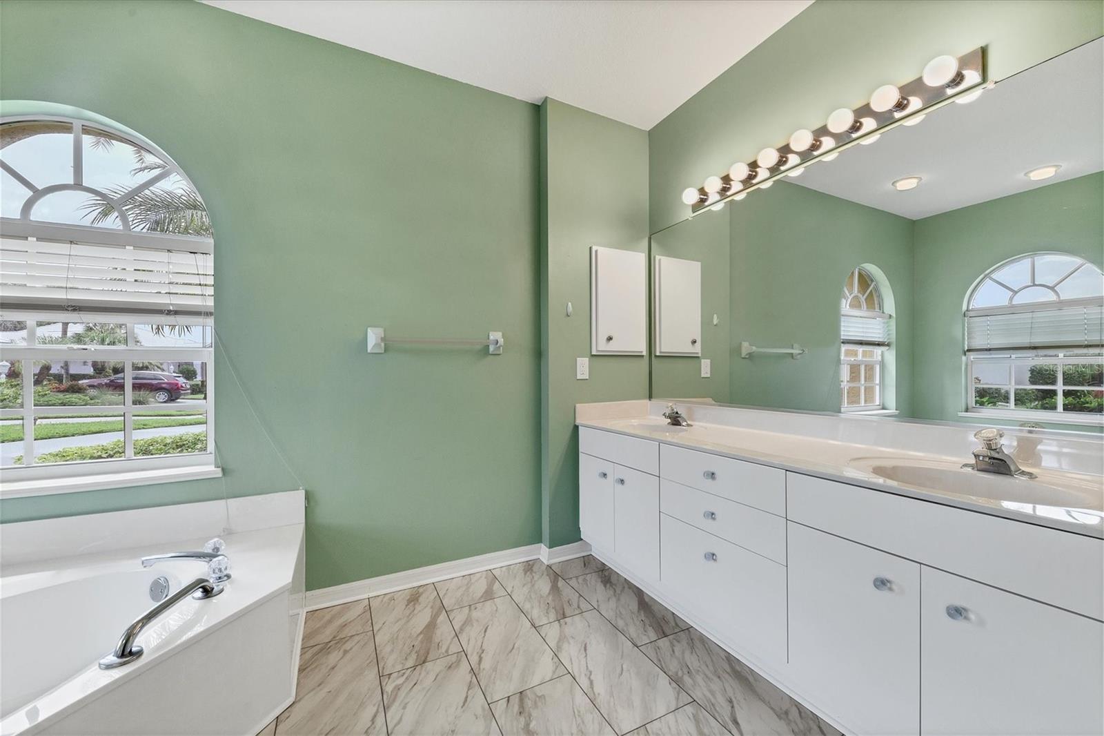 WATERFORD/DEVONSHIRE NORTH - Residential Lease