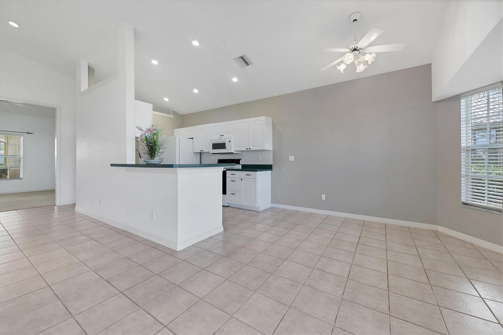 WATERFORD/DEVONSHIRE NORTH - Residential Lease