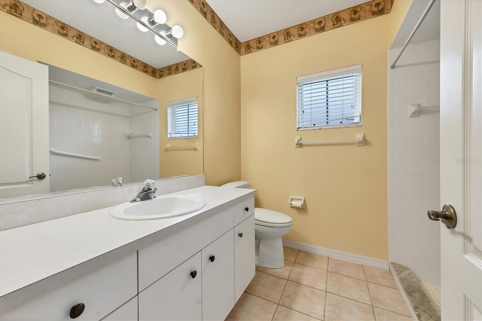 WATERFORD/DEVONSHIRE NORTH - Residential Lease