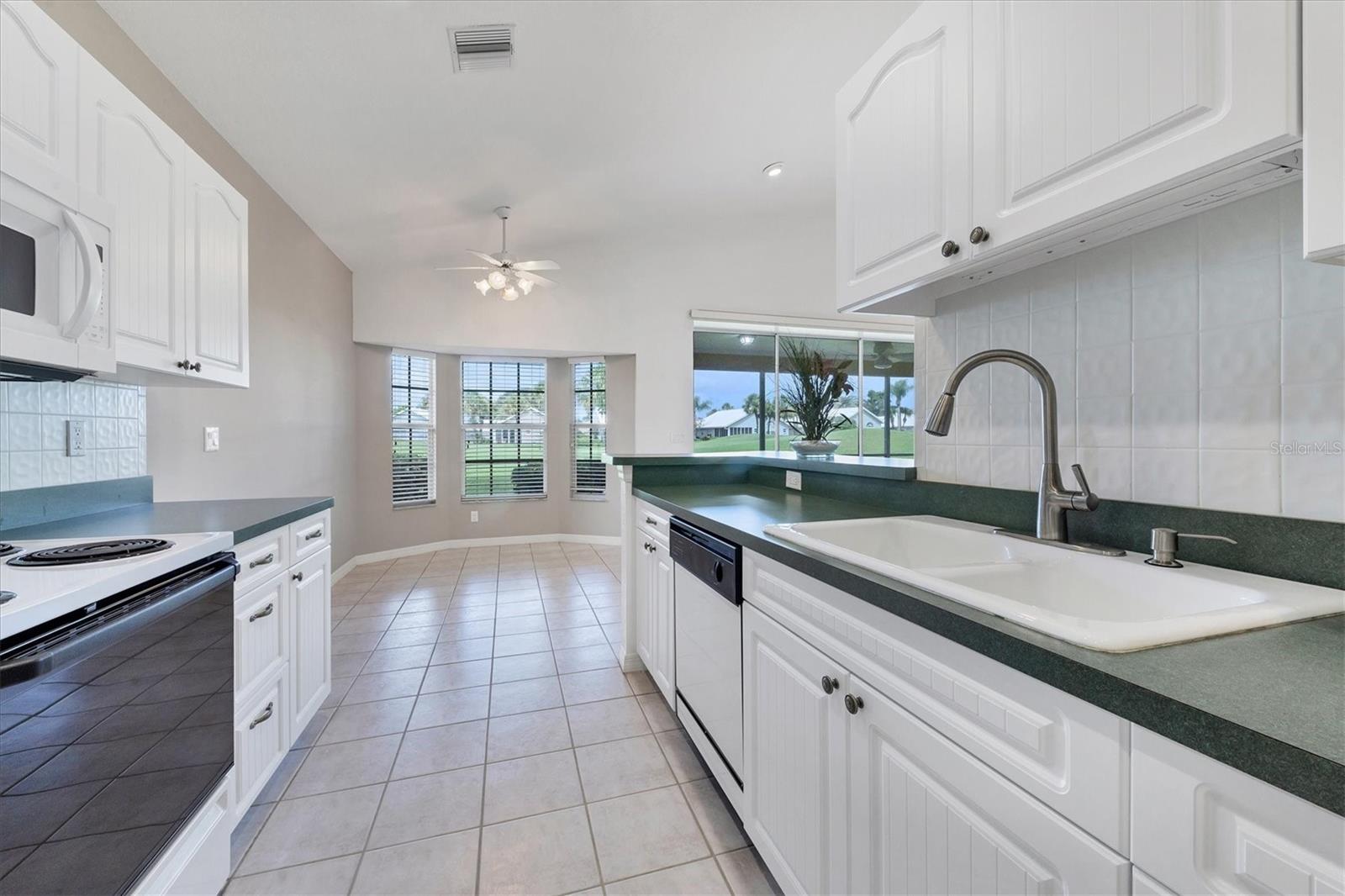 WATERFORD/DEVONSHIRE NORTH - Residential Lease