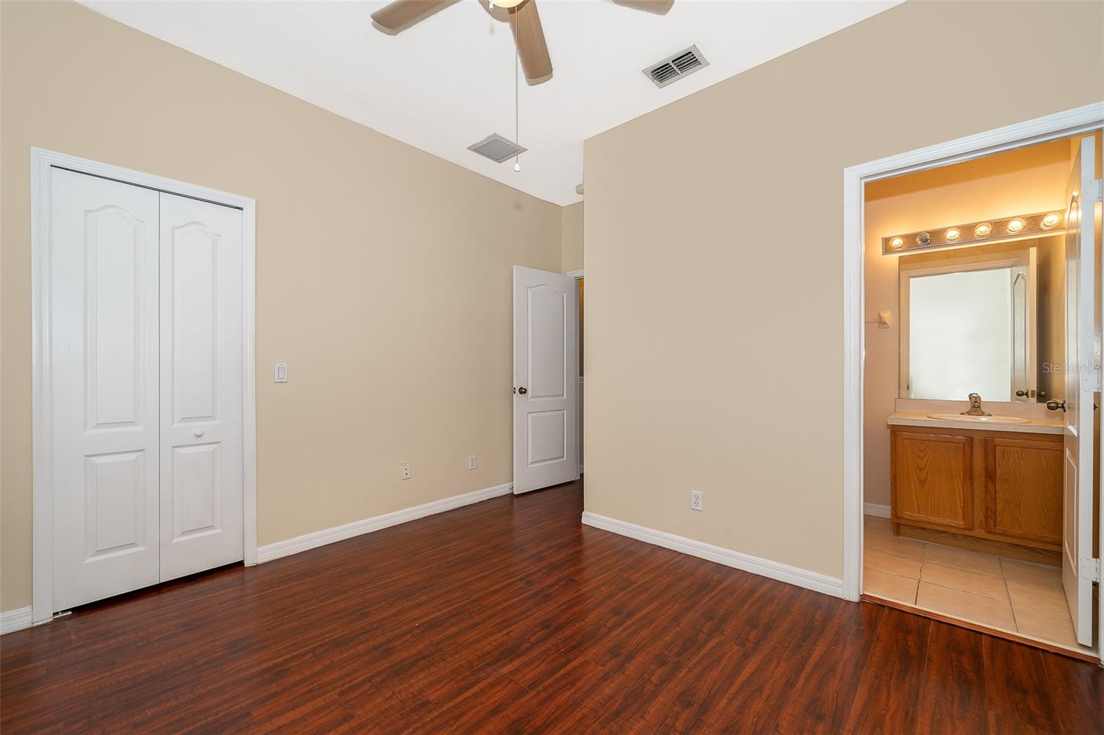 VICTORIA PINES CONDO PH 6 - Residential Lease