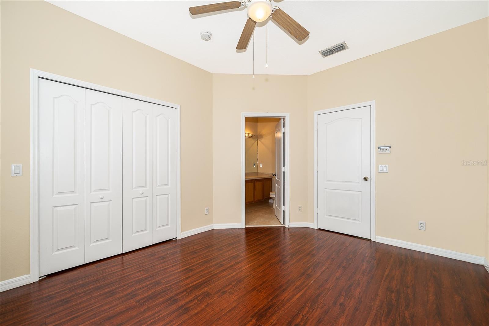 VICTORIA PINES CONDO PH 6 - Residential Lease