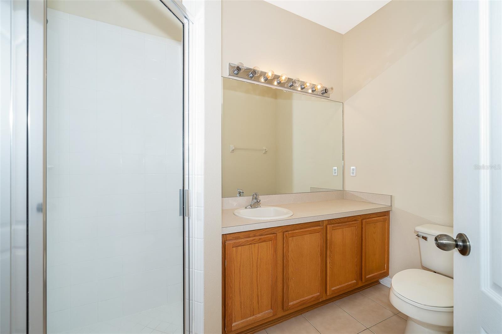 VICTORIA PINES CONDO PH 6 - Residential Lease