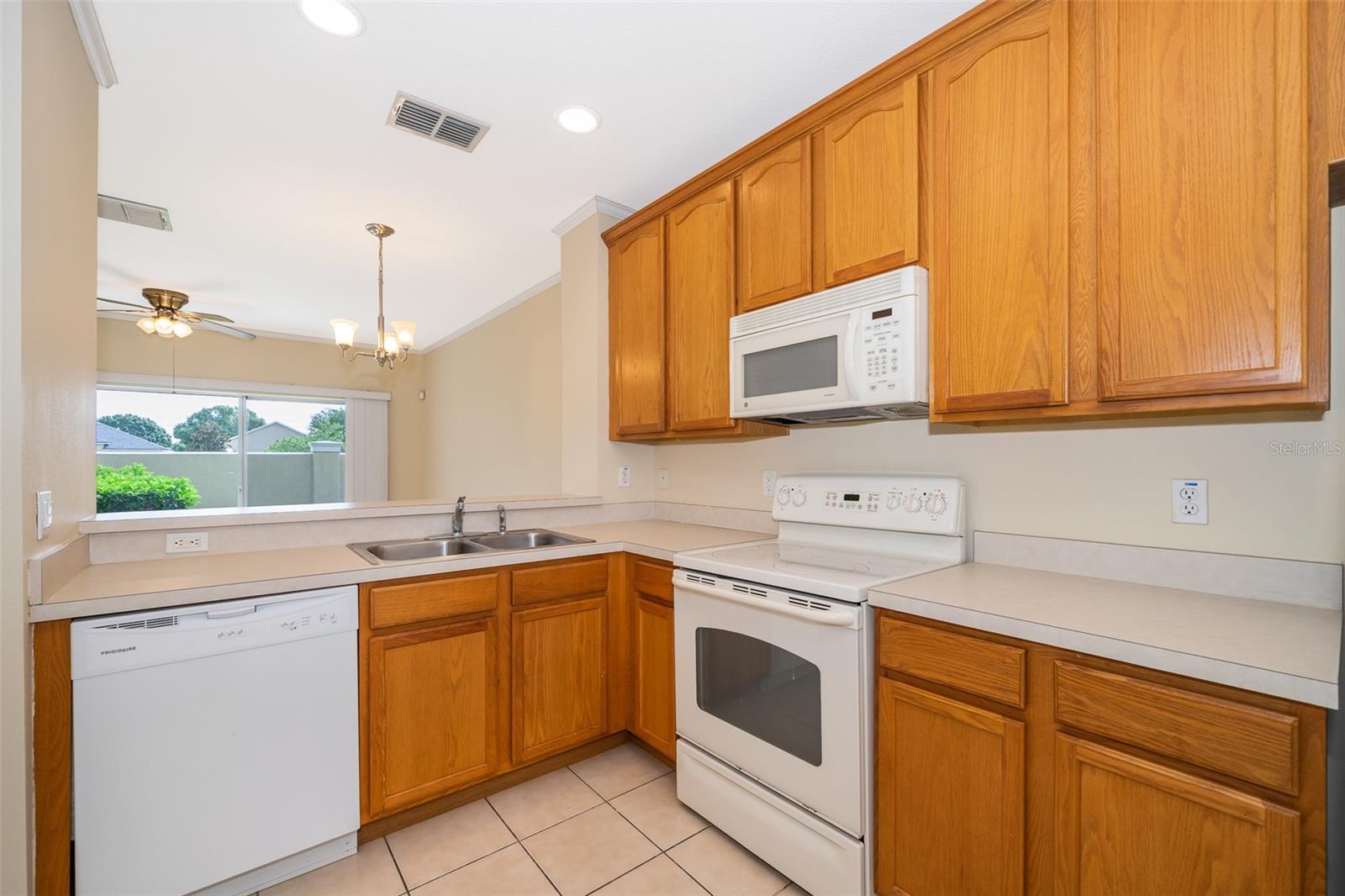 VICTORIA PINES CONDO PH 6 - Residential Lease