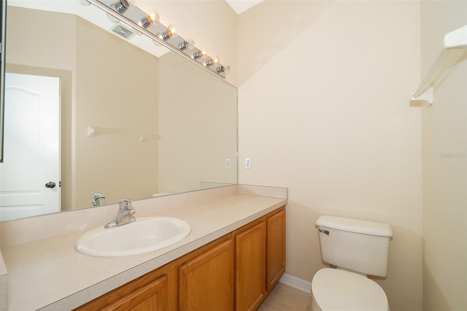 VICTORIA PINES CONDO PH 6 - Residential Lease