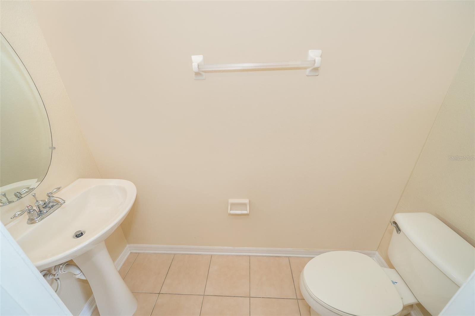 VICTORIA PINES CONDO PH 6 - Residential Lease