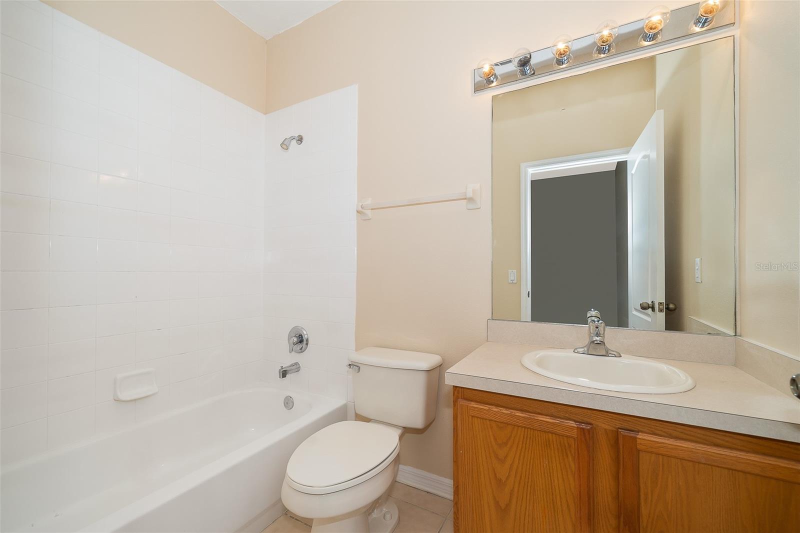 VICTORIA PINES CONDO PH 6 - Residential Lease