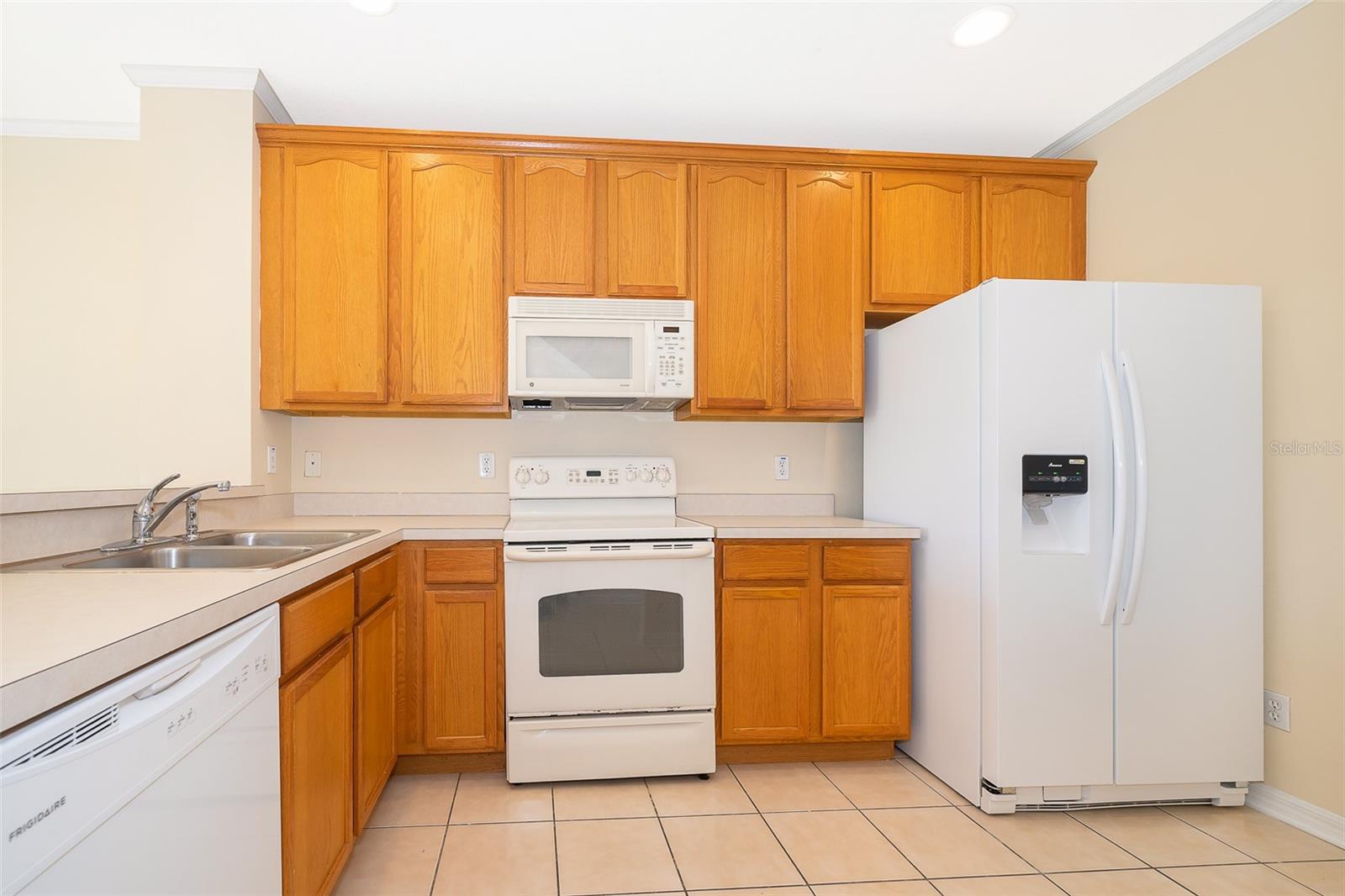 VICTORIA PINES CONDO PH 6 - Residential Lease