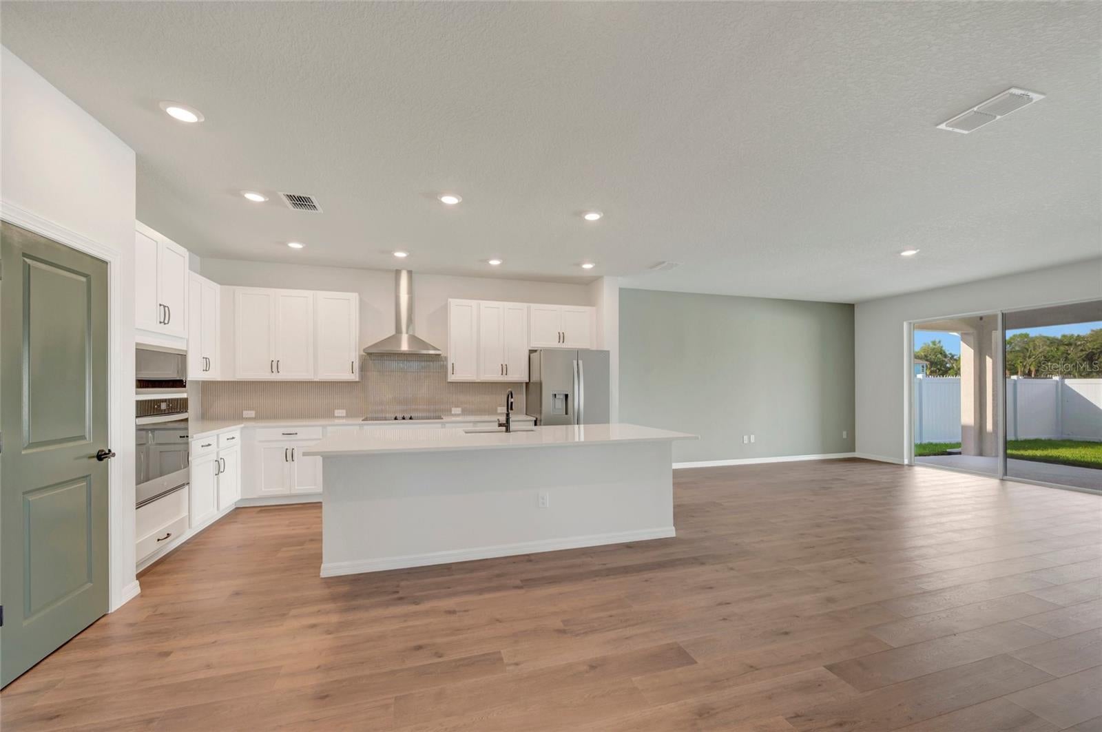614 KINGSWOOD COURT