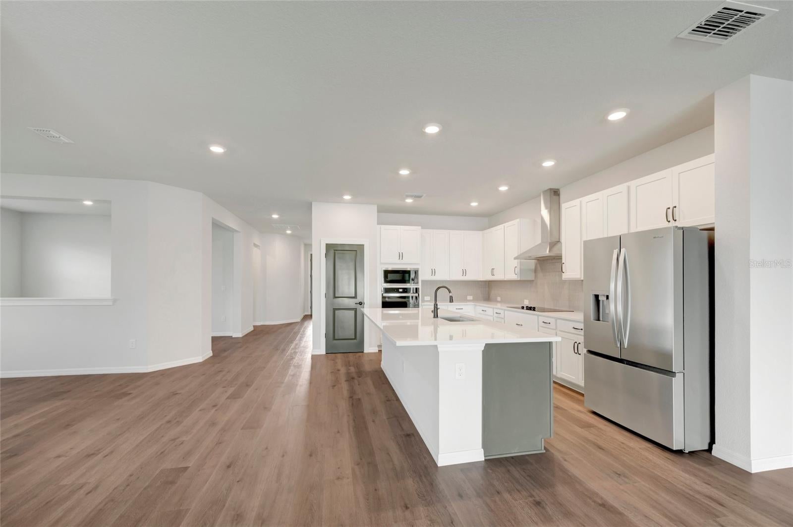 614 KINGSWOOD COURT