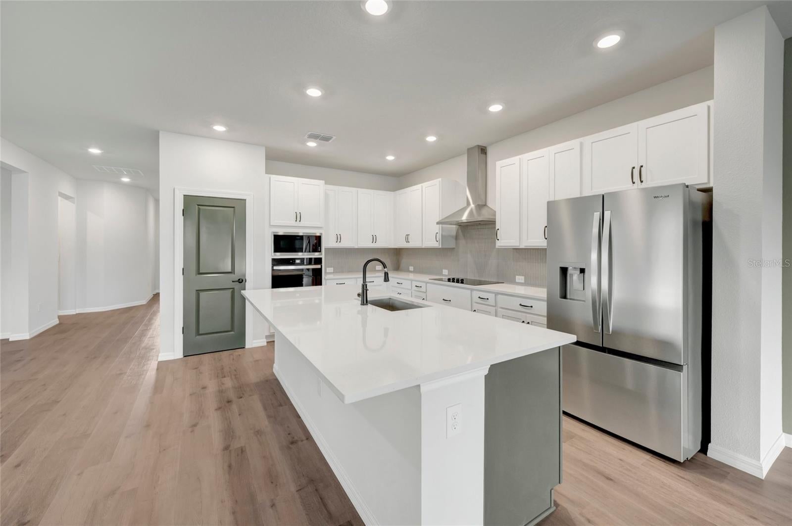 614 KINGSWOOD COURT