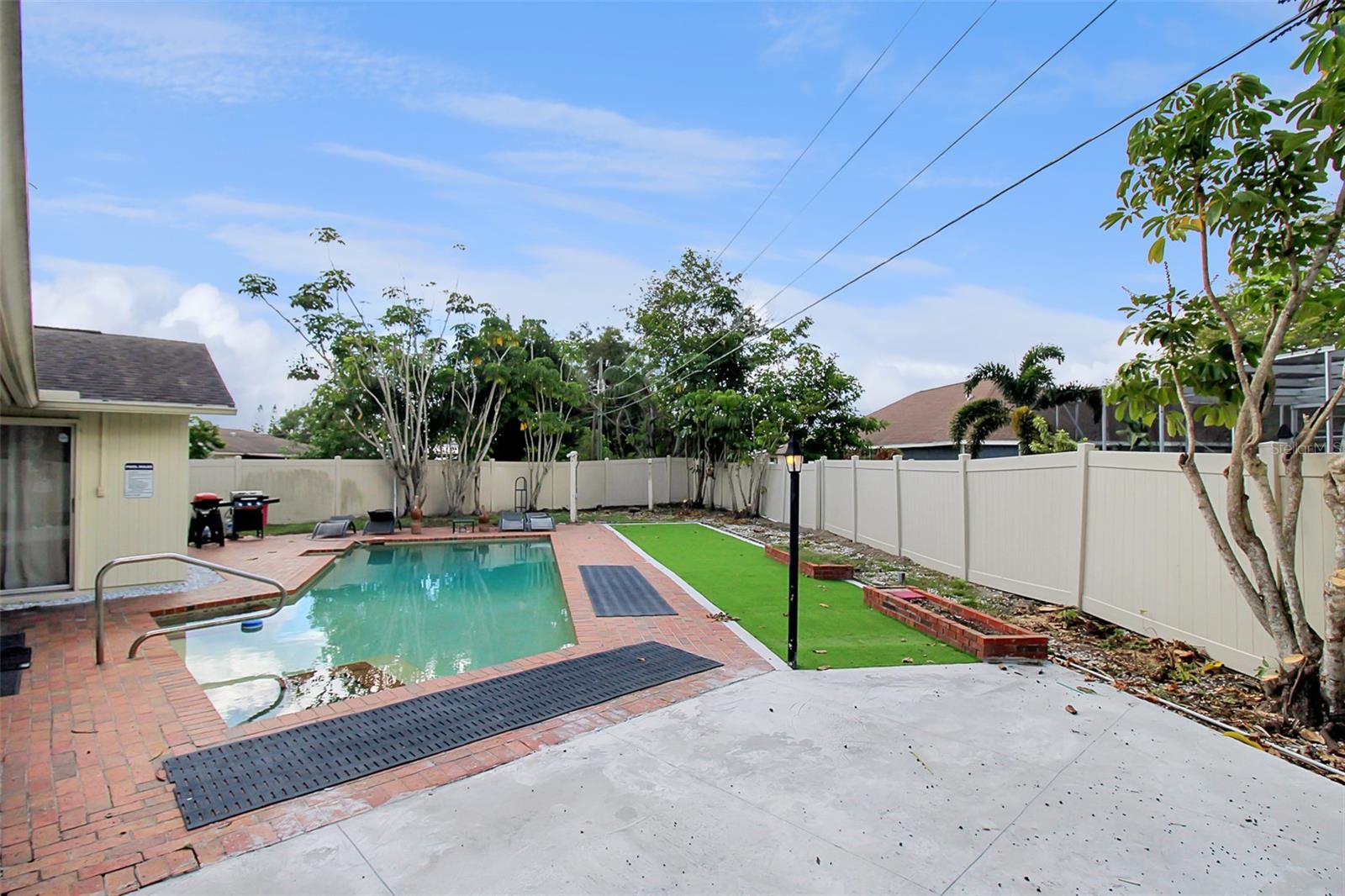 WHITFIELD COUNTRY CLUB HEIGHTS UN 5 - Residential Lease