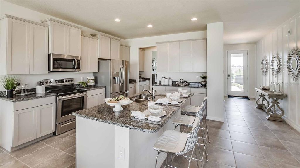 Photo of 5432 Silver Moonlight Drive, Palmetto, FL 34221 (MLS # A4694392)