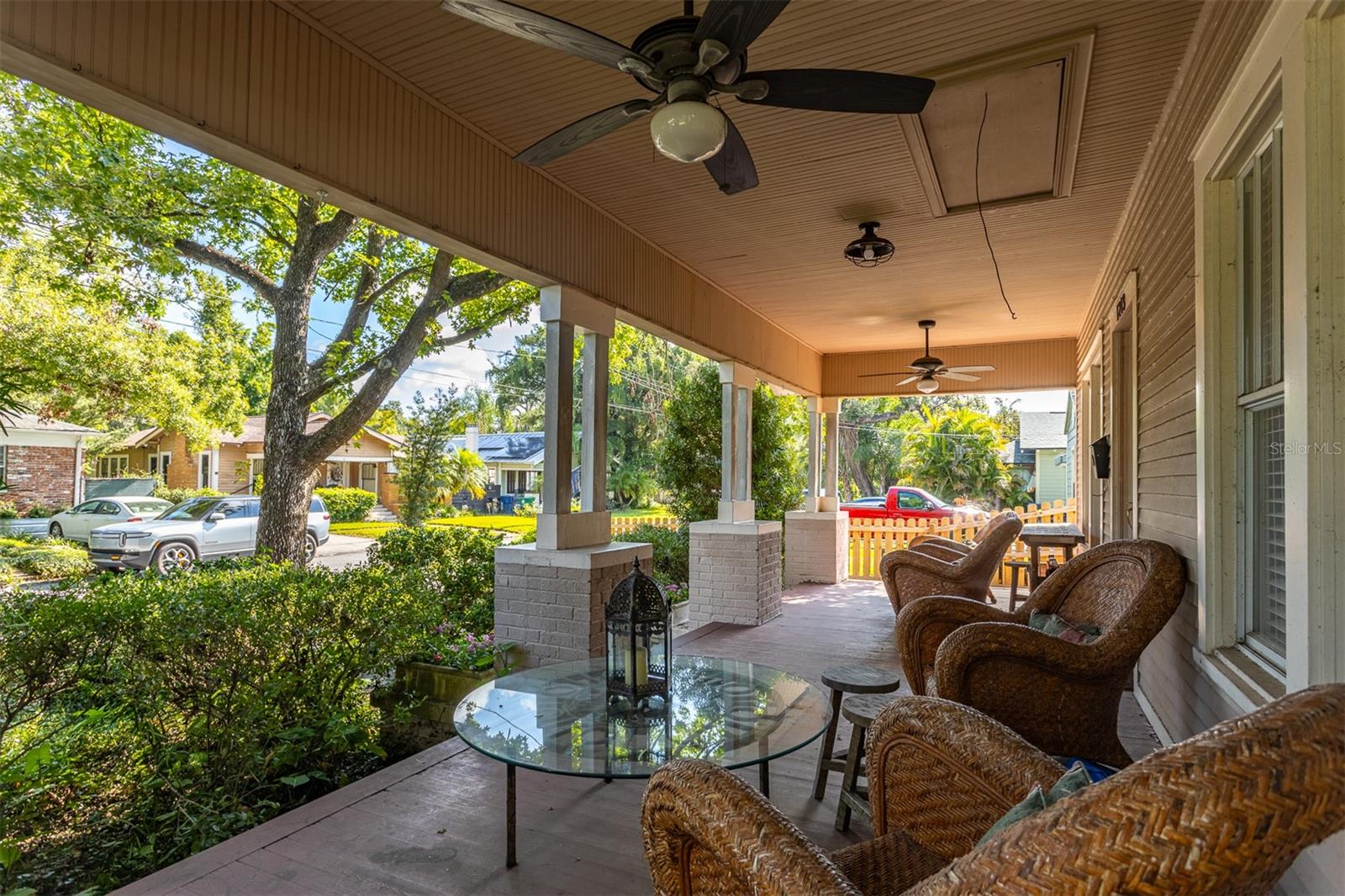 1213 E COMANCHE AVENUE