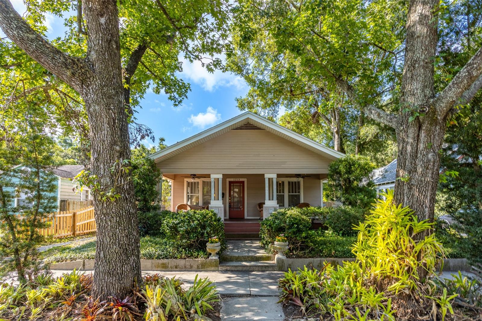 1213 E COMANCHE AVENUE