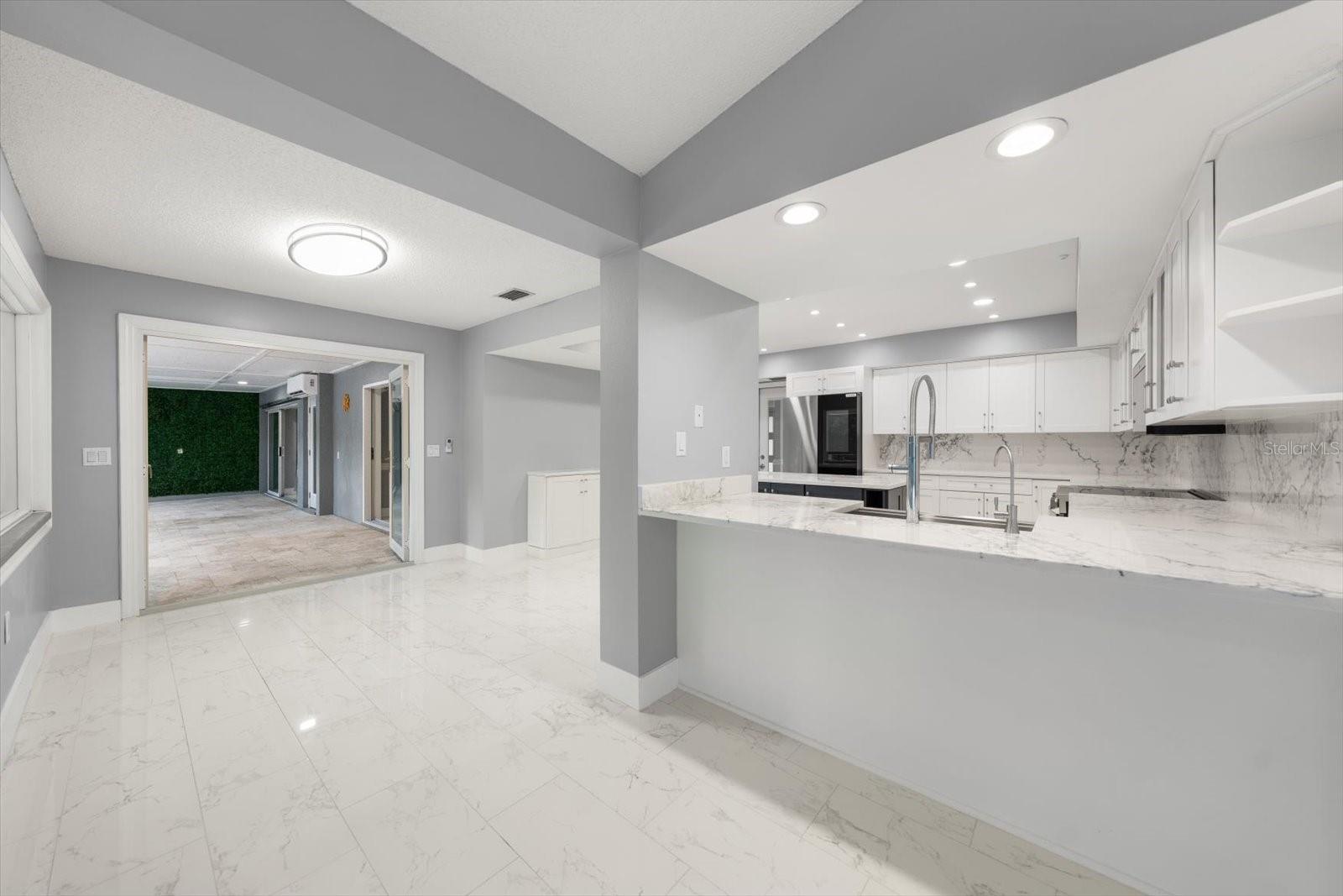 LAKE MAGDALENE MANORS - Residential