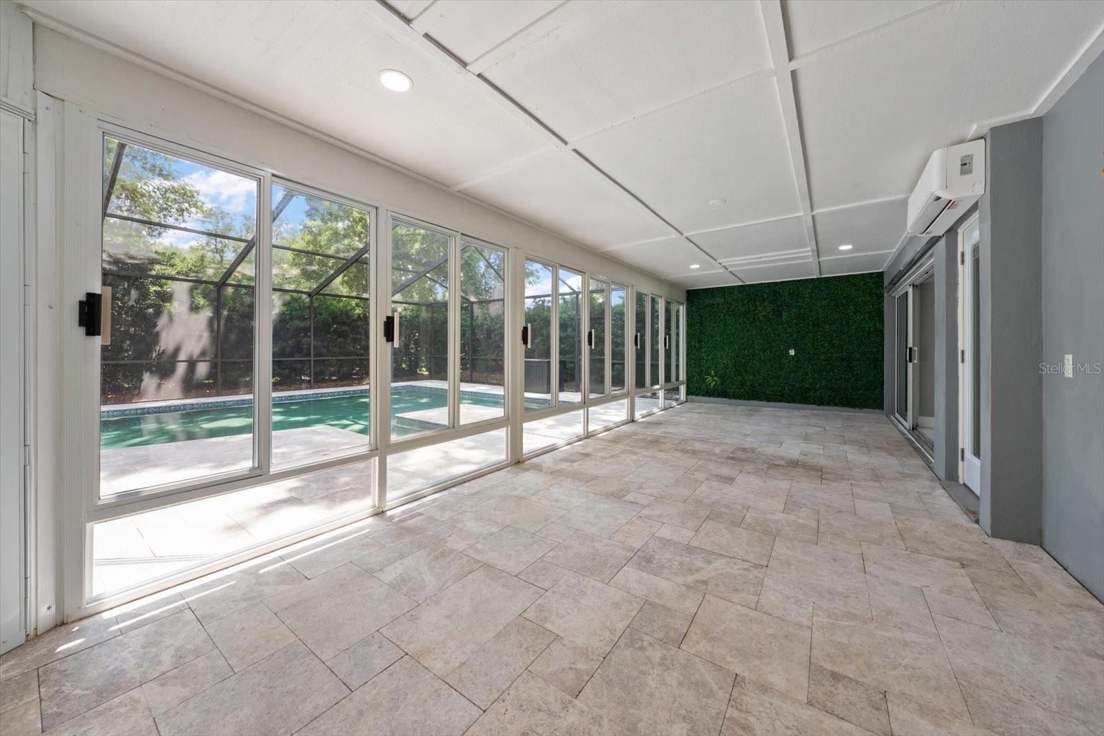 LAKE MAGDALENE MANORS - Residential