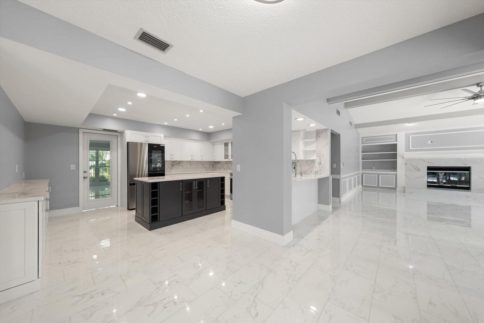 LAKE MAGDALENE MANORS - Residential