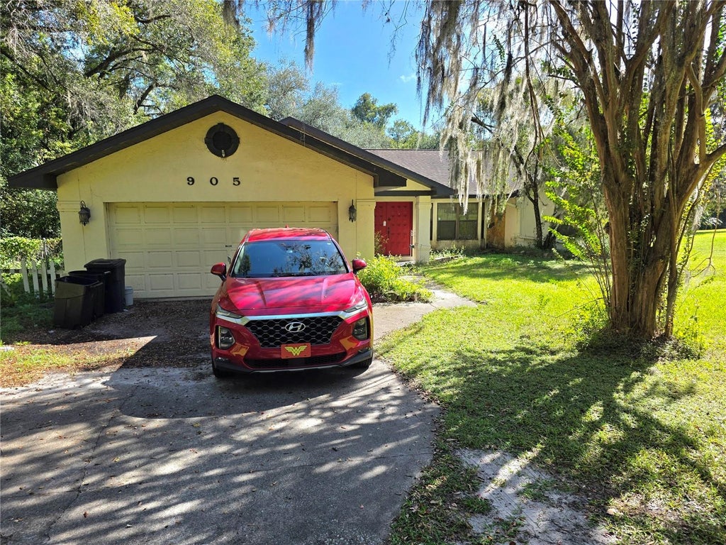 Photo of 905 S Mildred Avenue, Brooksville, FL 34601 (MLS # W7890711)