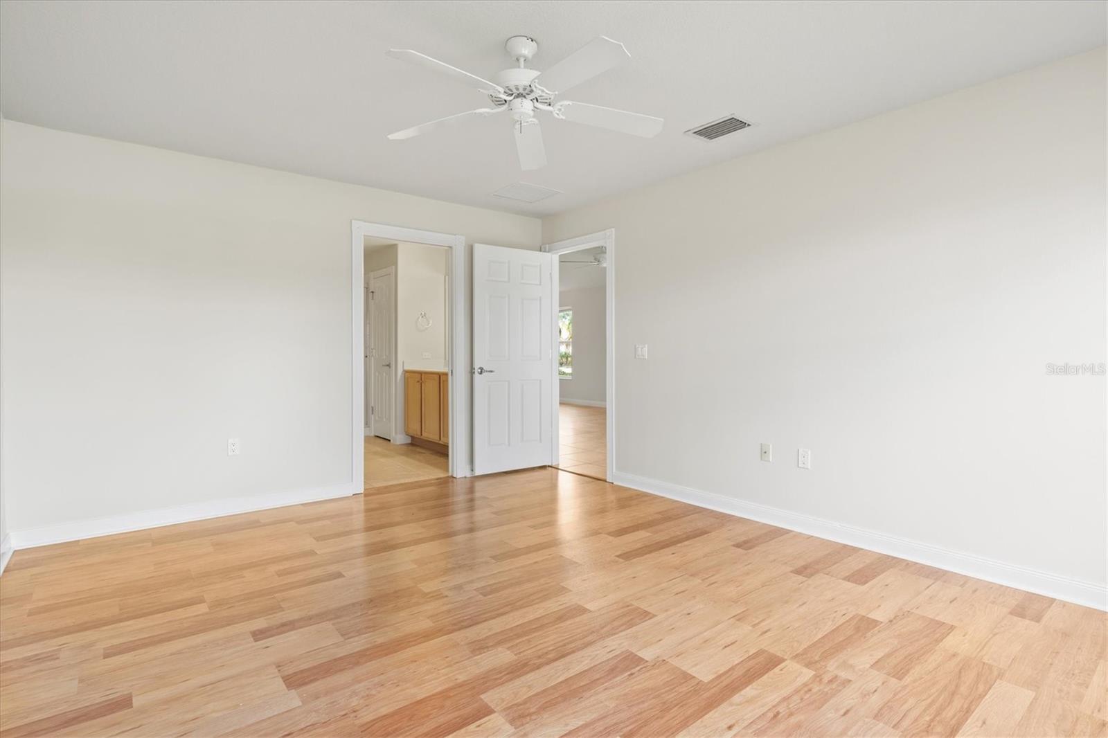 ISLANDWALK - Residential