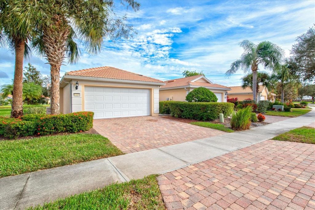 Photo of 13222 Huerta Street, Venice, FL 34293 (MLS # N6141977)