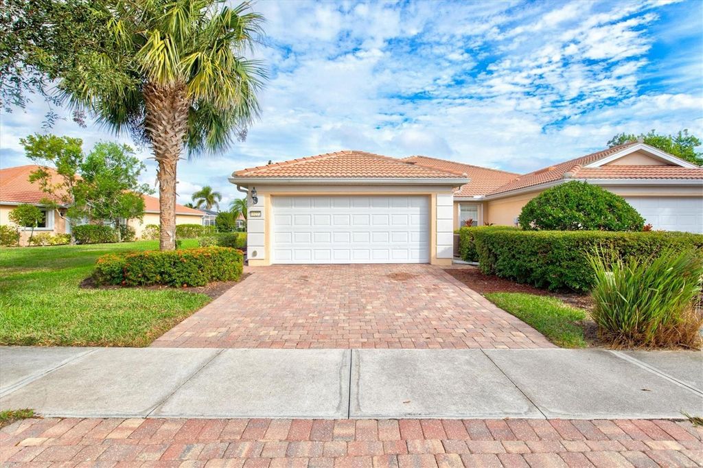 Photo of 13222 Huerta Street, Venice, FL 34293 (MLS # N6141977)