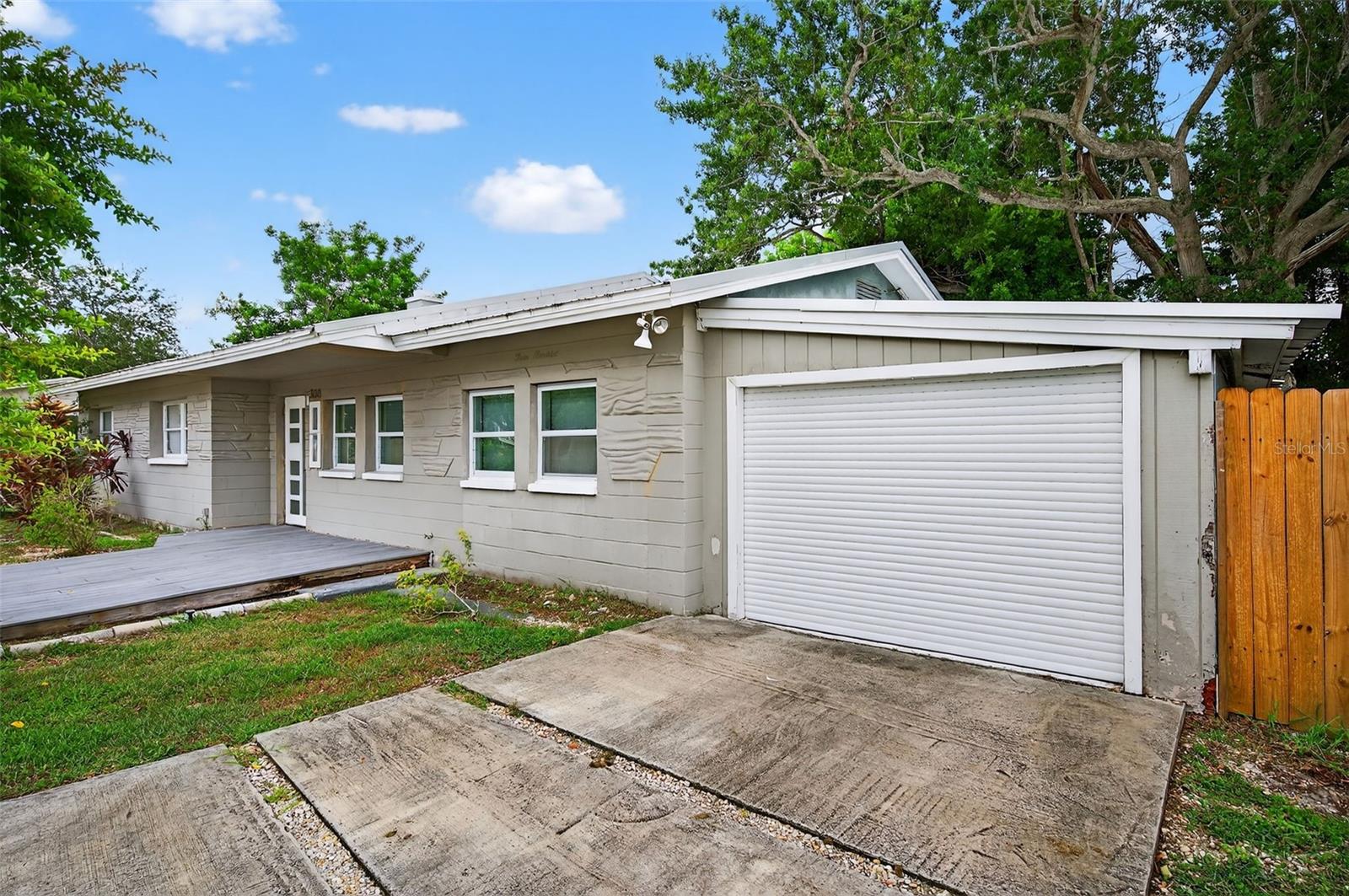 300 DAVISON AVENUE NE