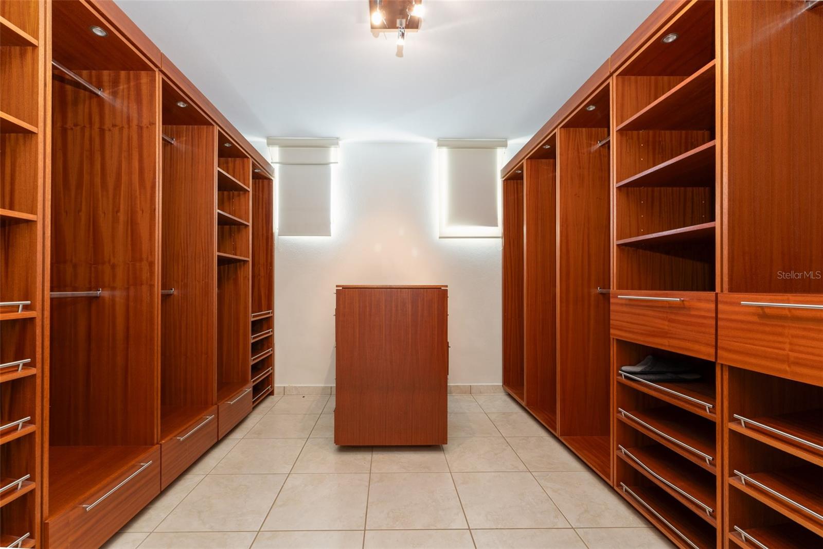 PASEO LOS CORALES II - Residential