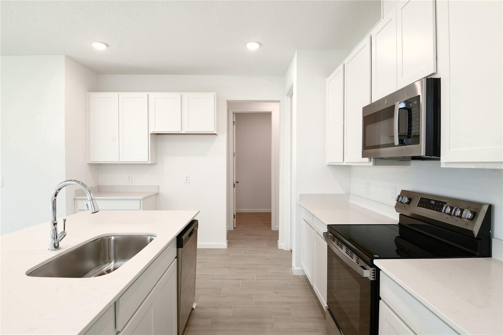 SEASONS AT SHORES OF LAKE DELL - Residential