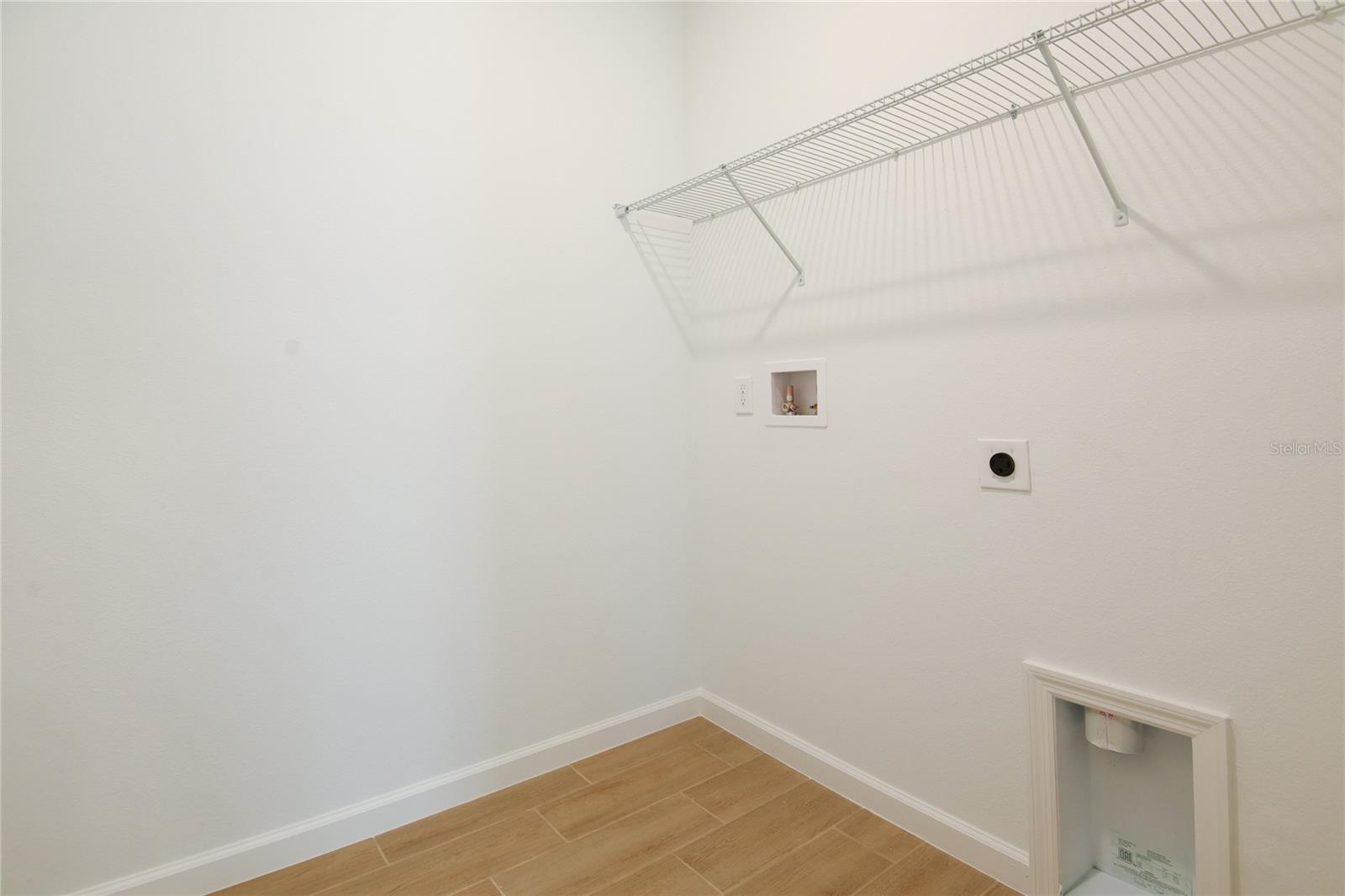 SEASONS AT SHORES OF LAKE DELL - Residential