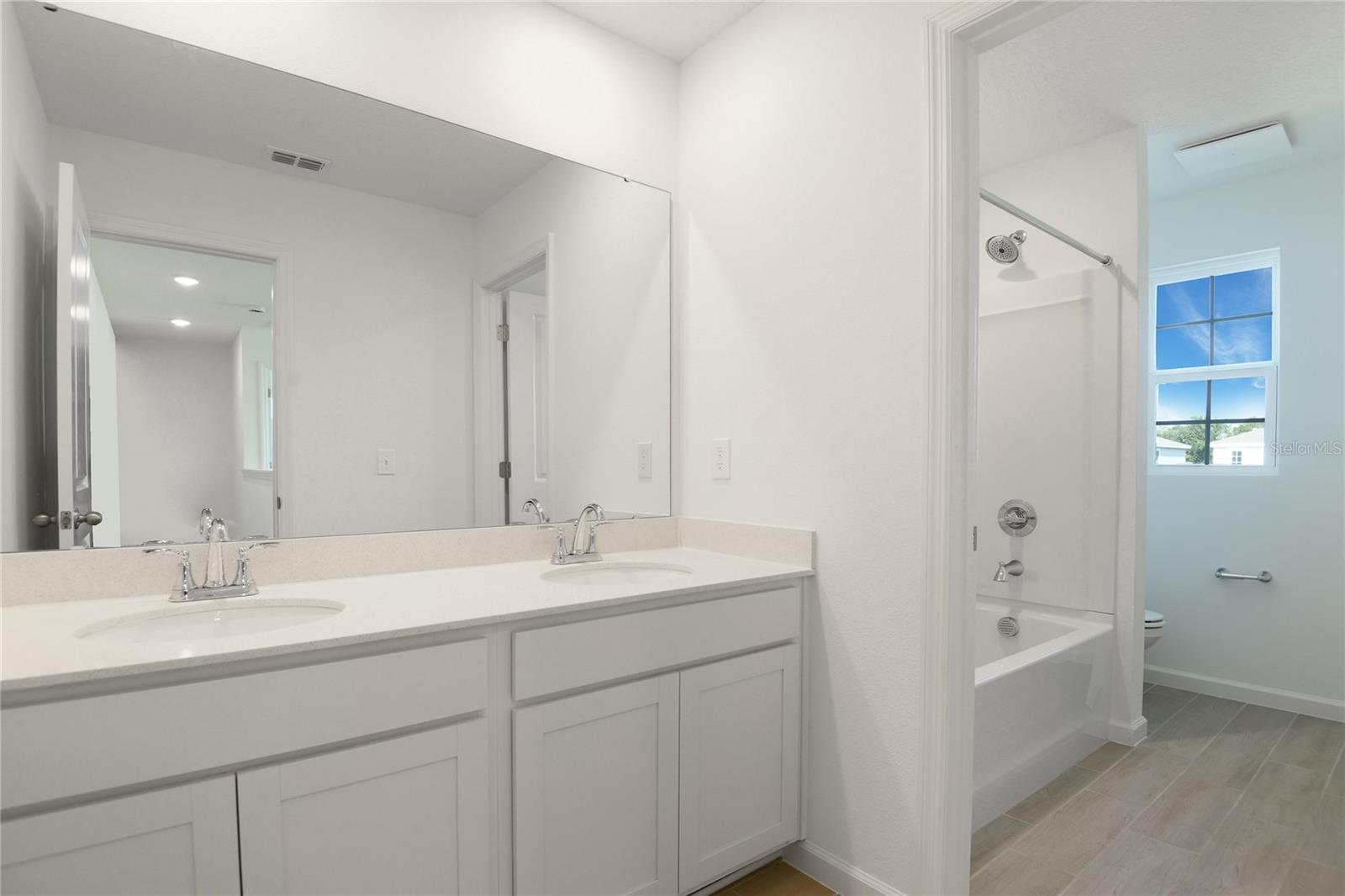 SEASONS AT SHORES OF LAKE DELL - Residential