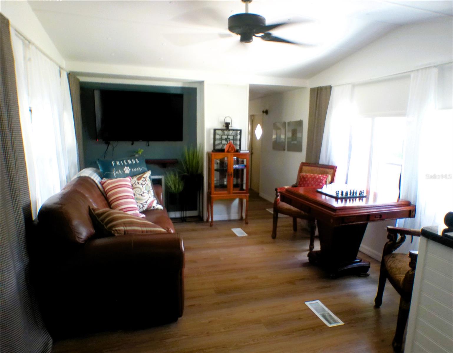SMITH LAKE VILLAGE - Residential