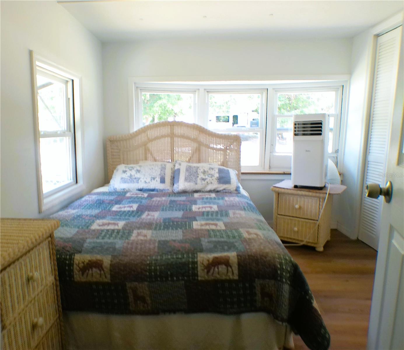 SMITH LAKE VILLAGE - Residential