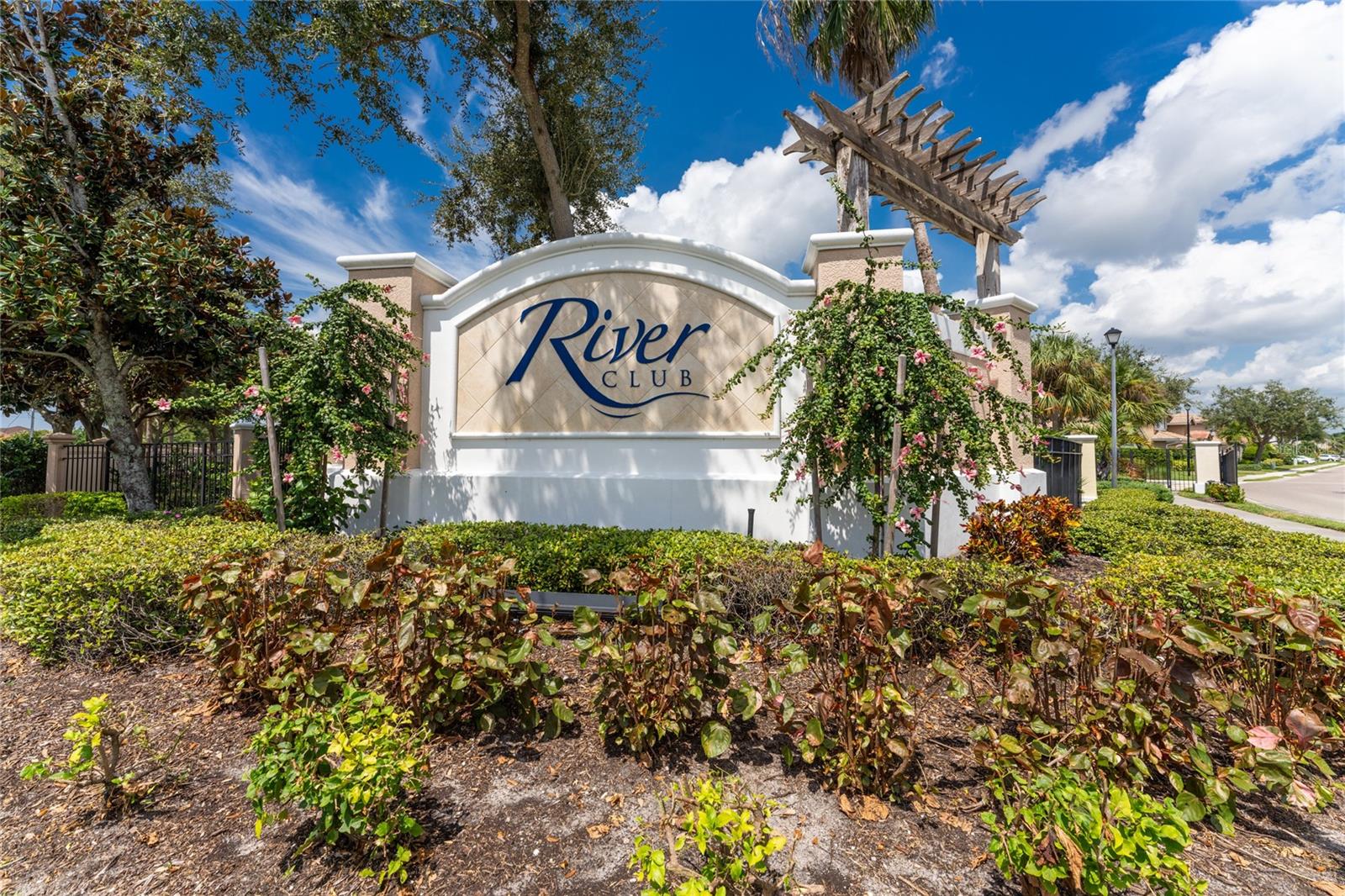 RIVER CLUB - Residential