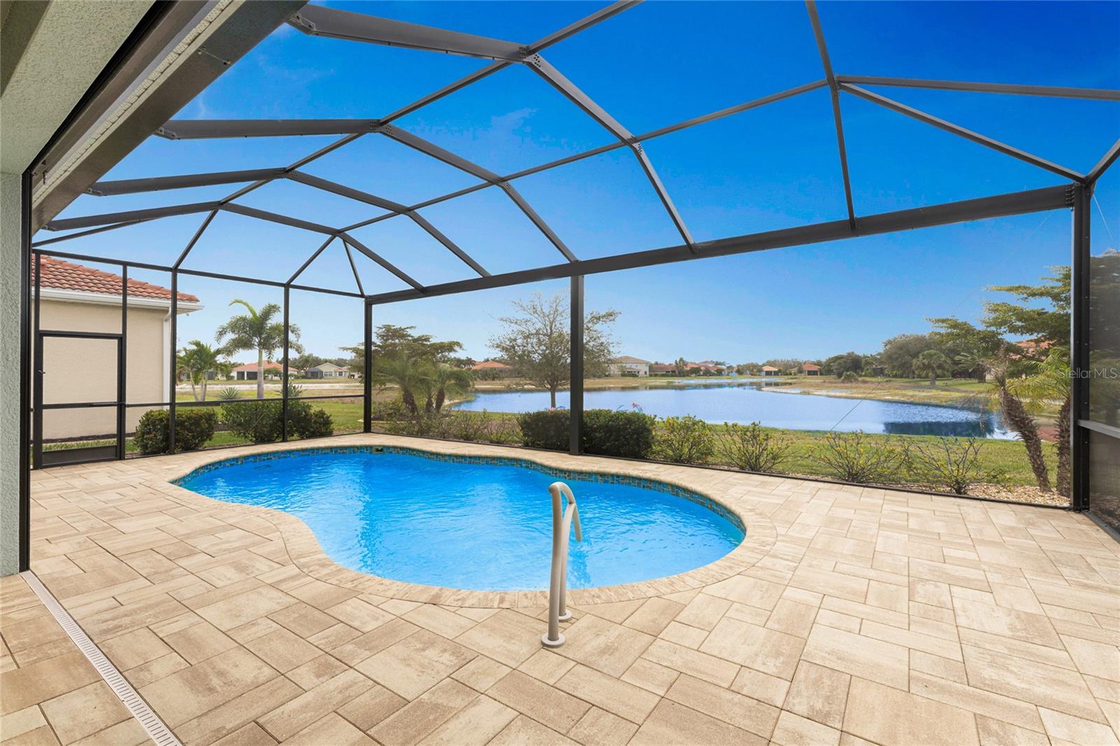 RIVER CLUB - Residential