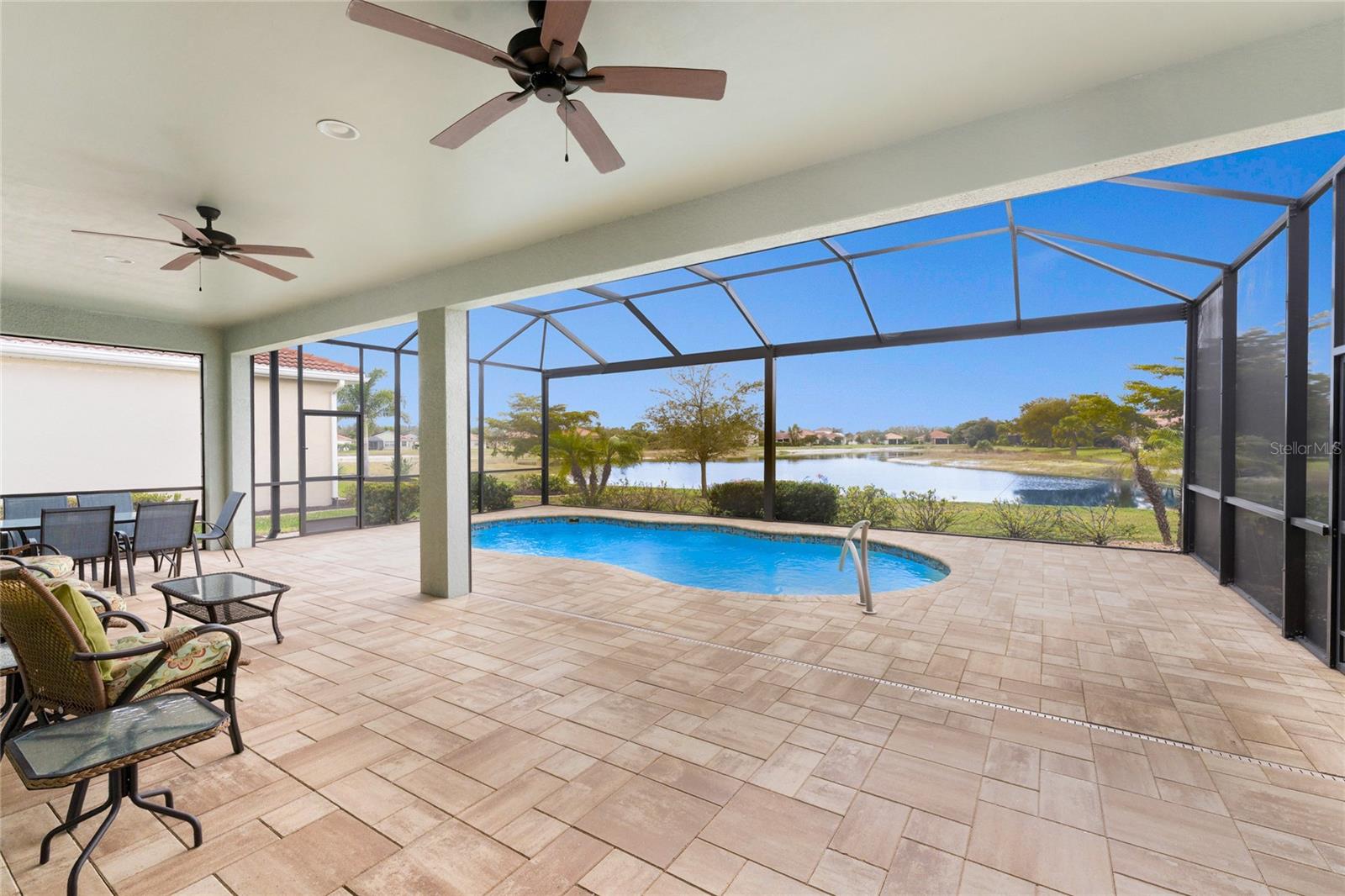 RIVER CLUB - Residential