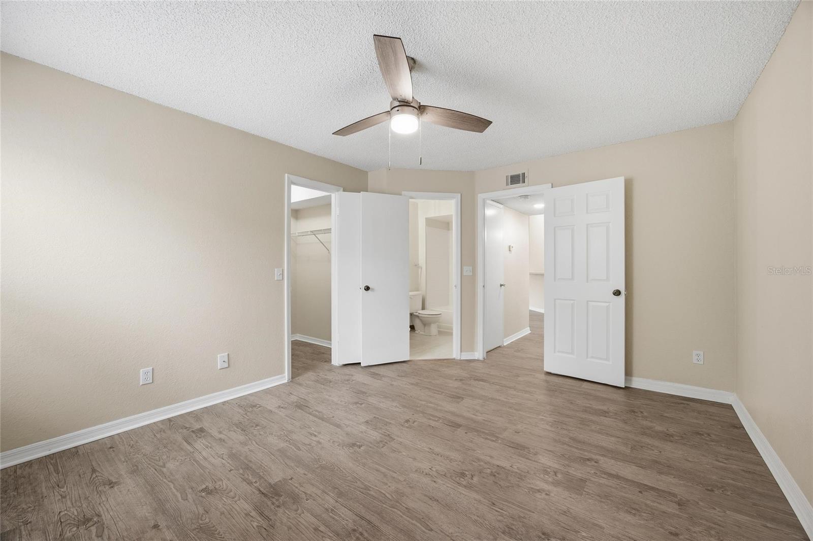 VENETIAN PLACE - Residential