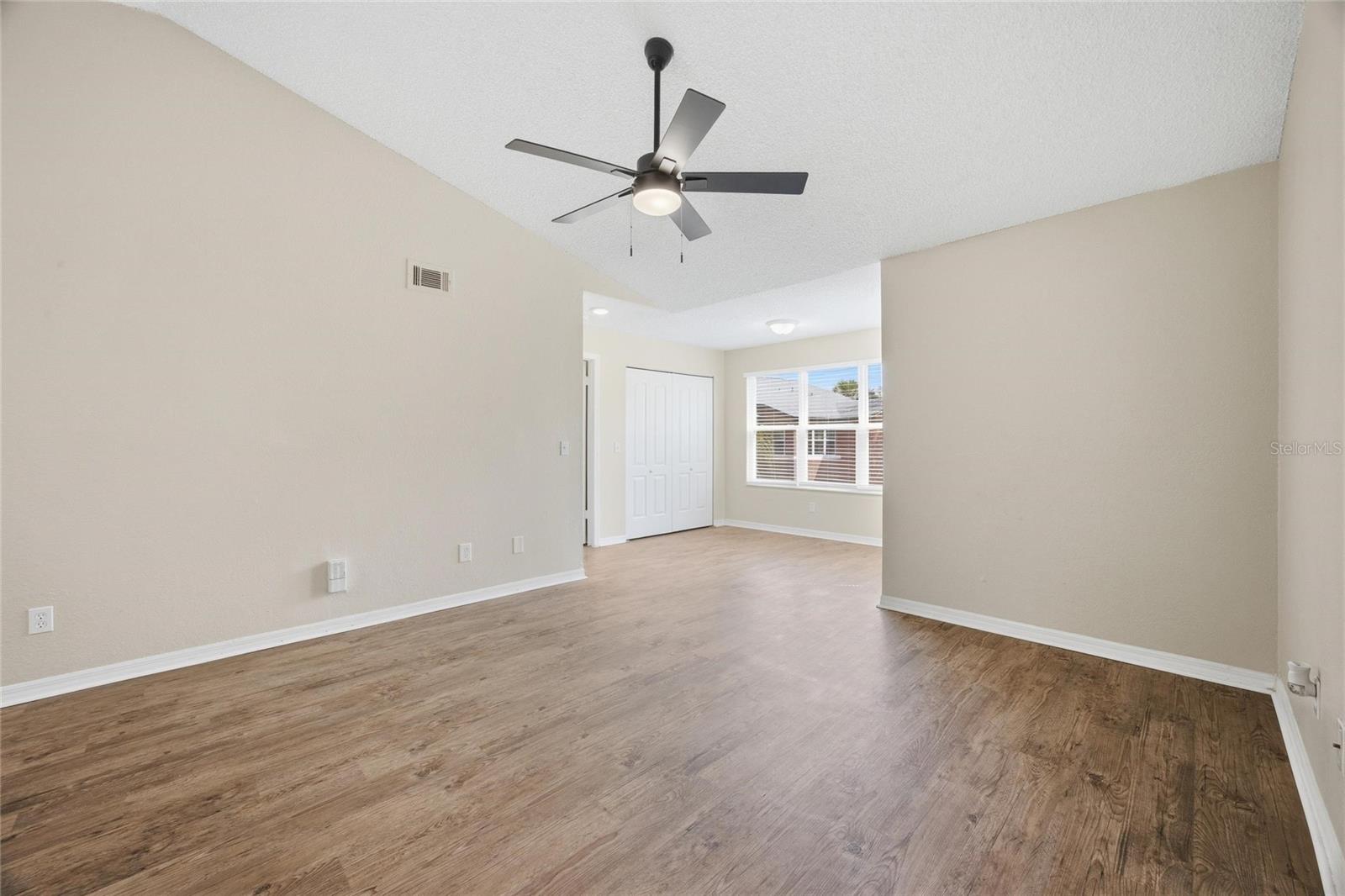 VENETIAN PLACE - Residential