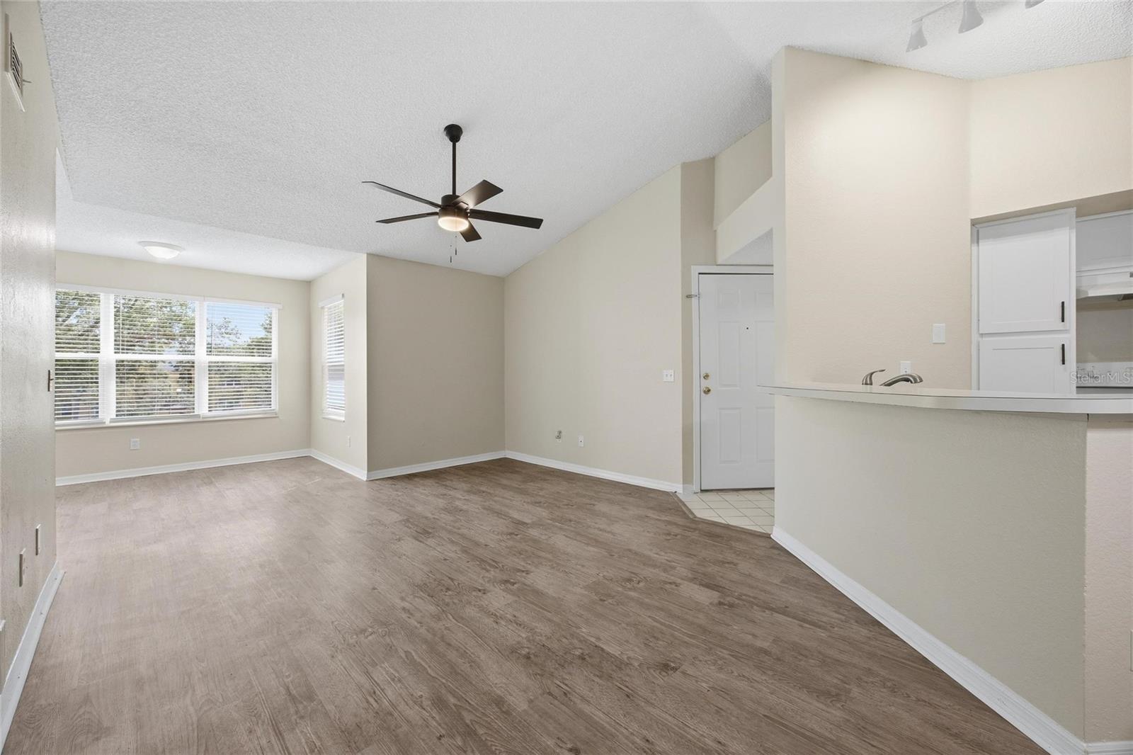 VENETIAN PLACE - Residential