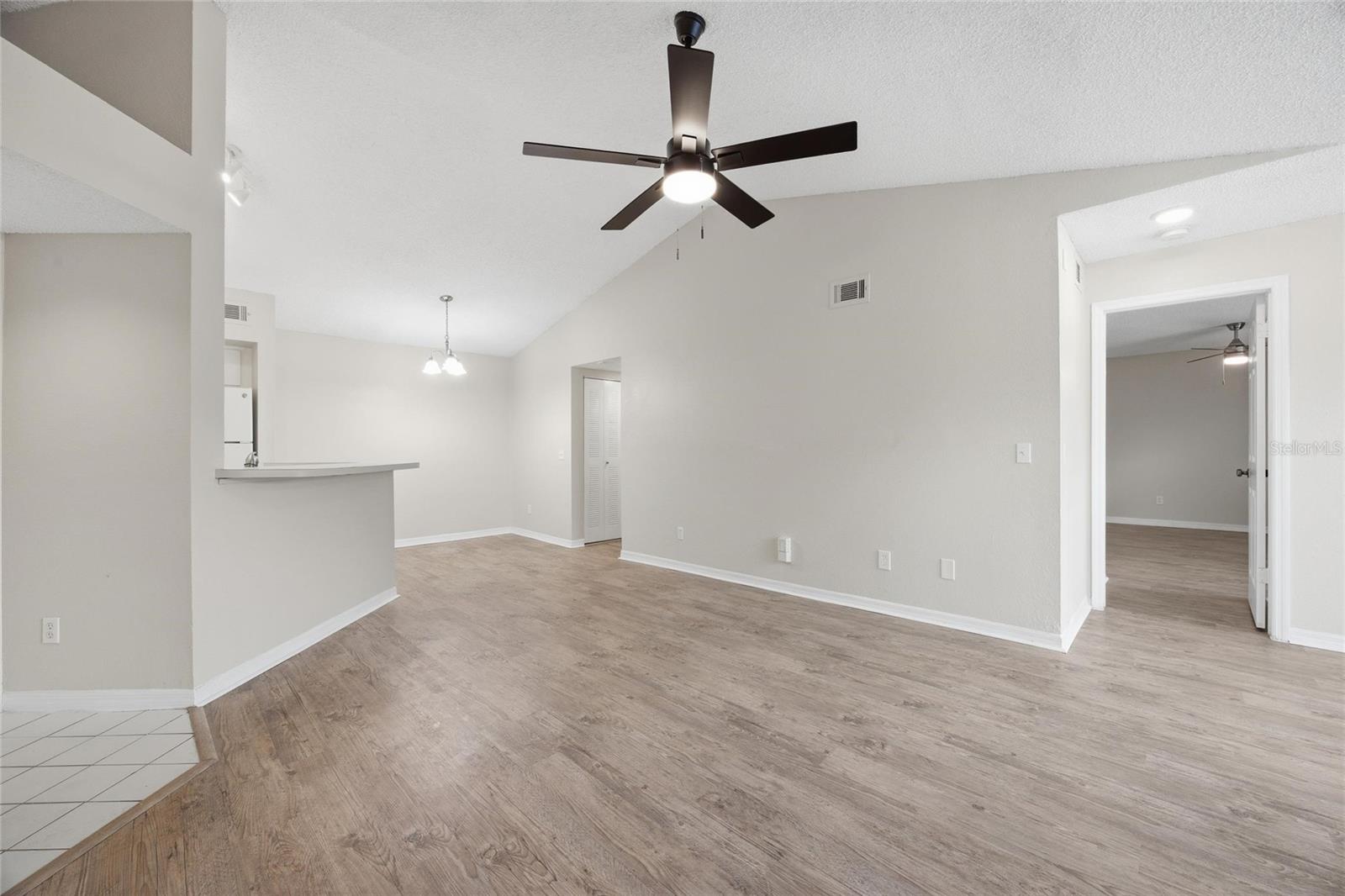 VENETIAN PLACE - Residential